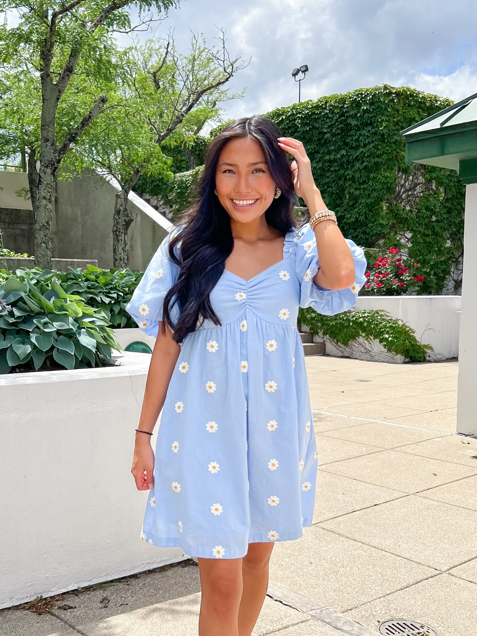 Blu/Wht Daisy Embroidered Bubble S/S Dress