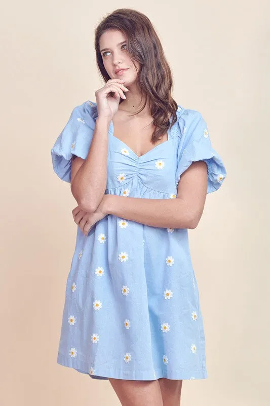 Blu/Wht Daisy Embroidered Bubble S/S Dress