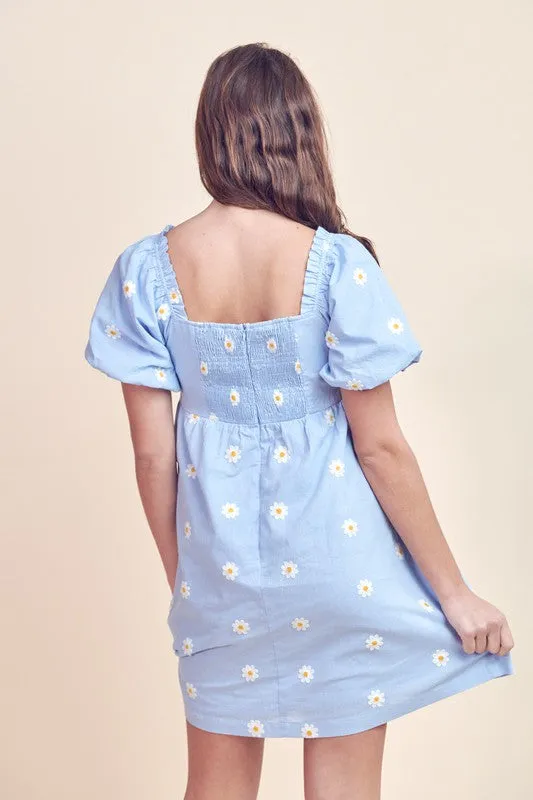 Blu/Wht Daisy Embroidered Bubble S/S Dress