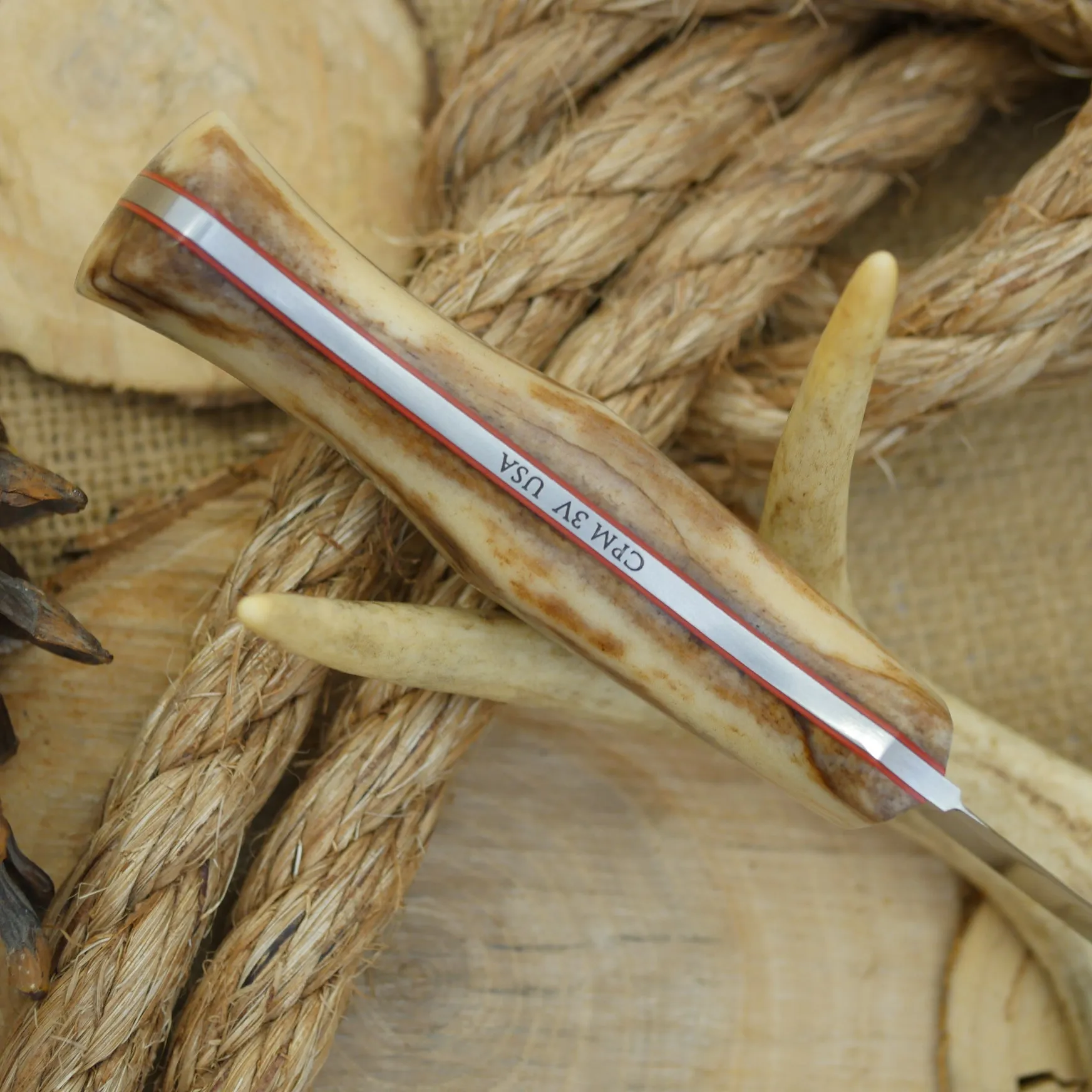 Huntsman: Giraffe Bone, Cinnamon Red & Mosaic