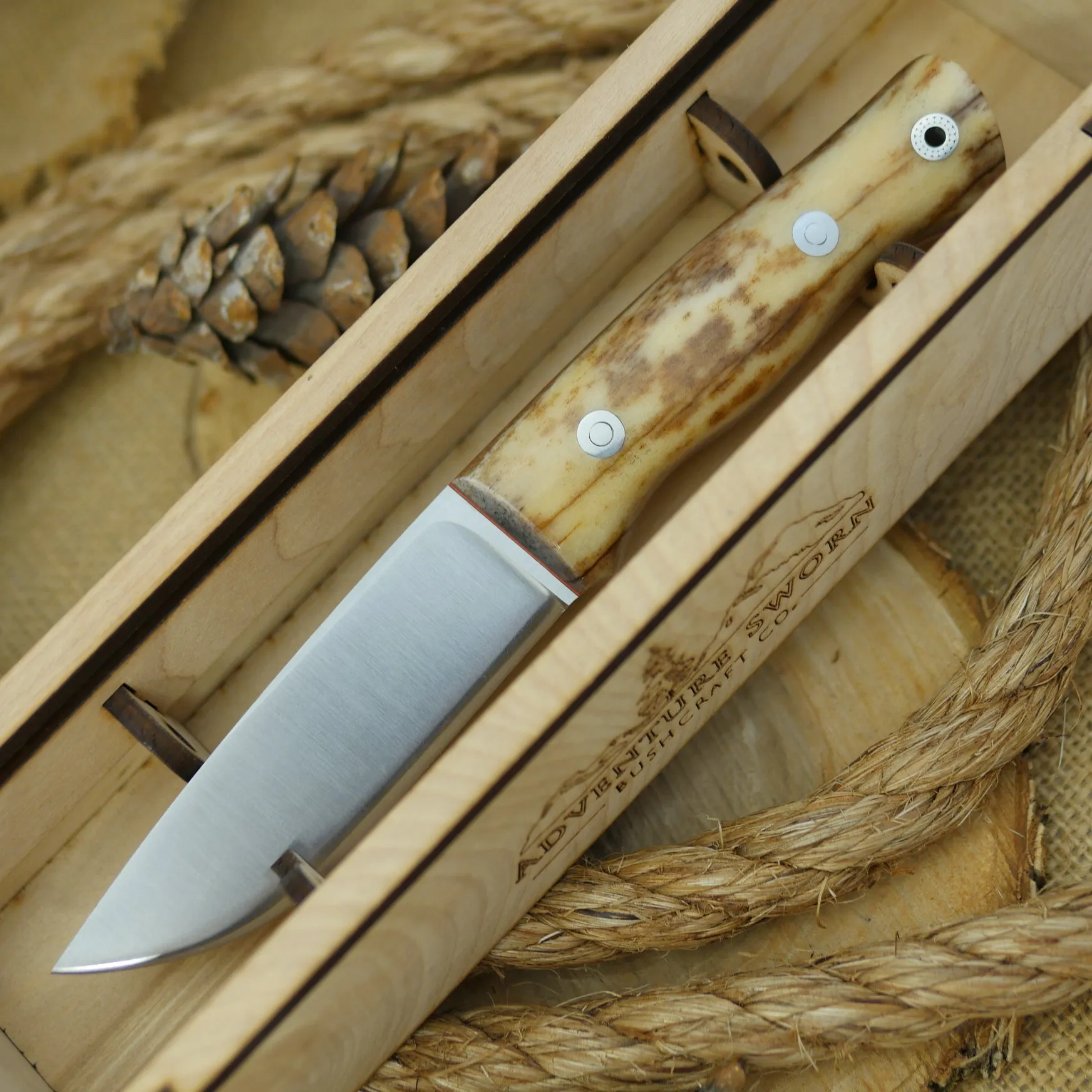 Huntsman: Giraffe Bone, Cinnamon Red & Mosaic