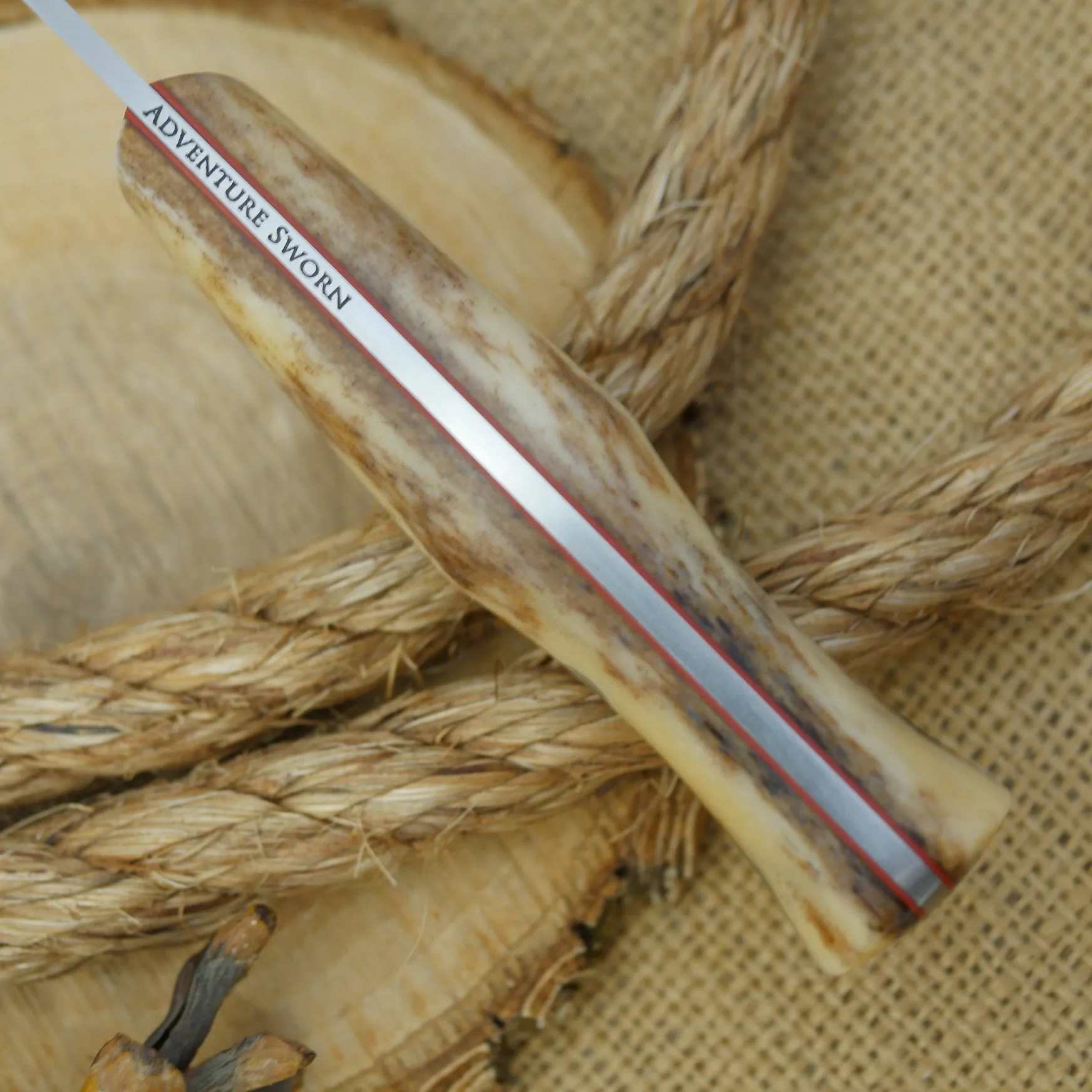 Huntsman: Giraffe Bone, Cinnamon Red & Mosaic