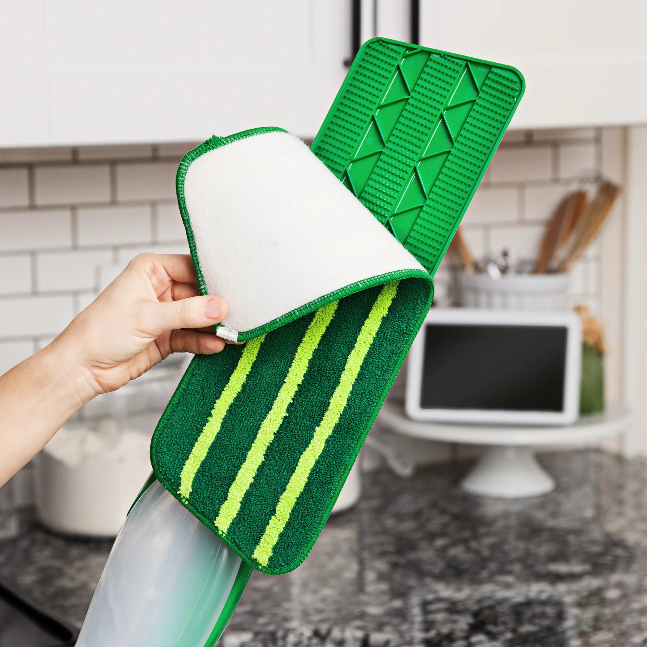 Libman Freedom Spray Mop Microfiber Pad Removable 24oz Blow Molded Fluid Reservoir Powerful Pre-Compression Spray Pump