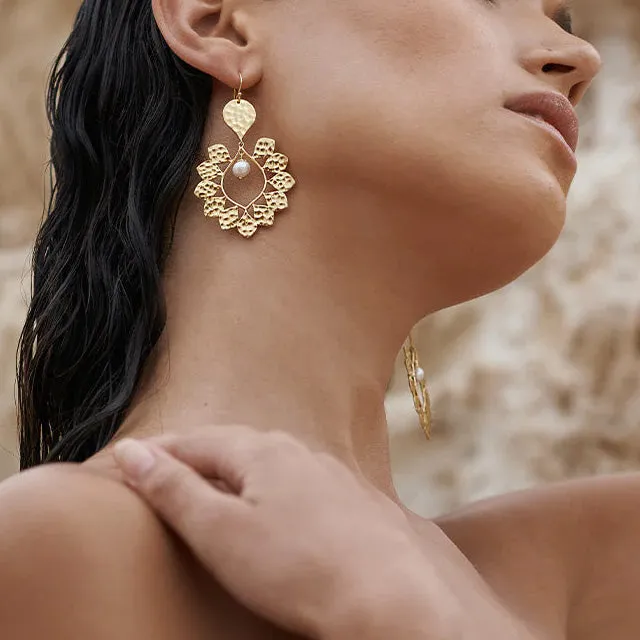 Nicole Fendel - Cierre Earring in Gold & Freashwater Pearl