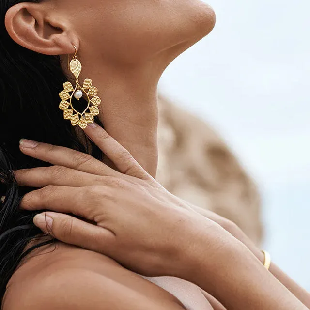 Nicole Fendel - Cierre Earring in Gold & Freashwater Pearl