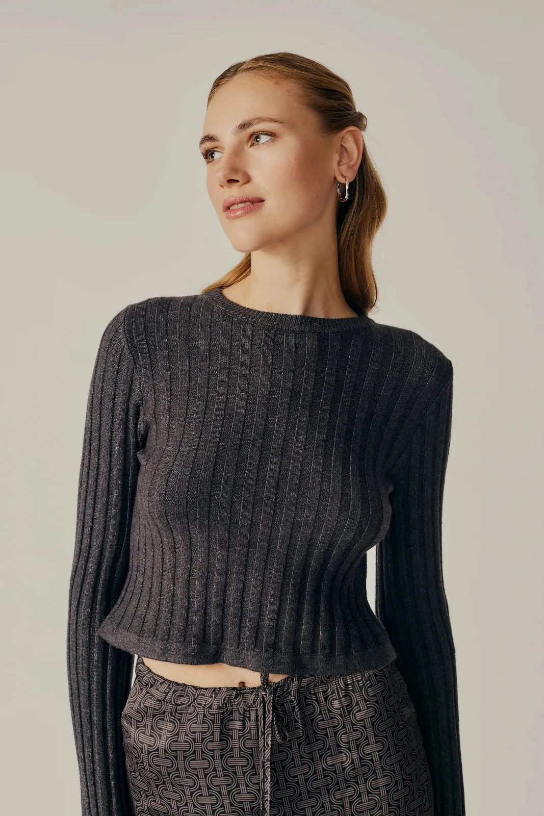 RIBBED CROP SWEATER