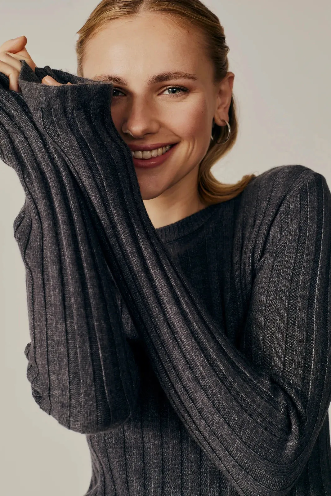 RIBBED CROP SWEATER