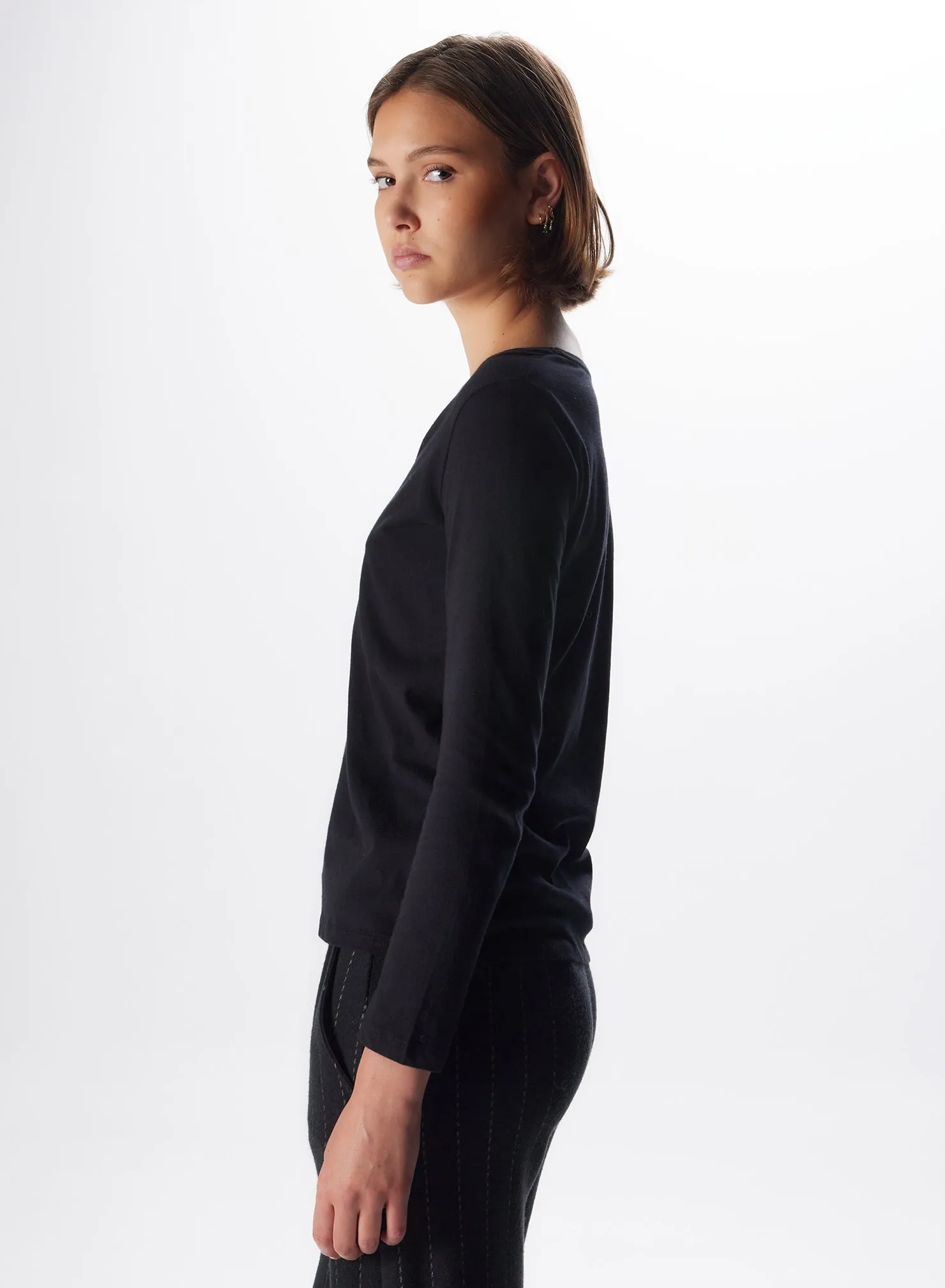T-shirt Noir Col V Manches Longues en Deluxe Coton