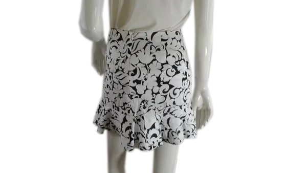 White House Black Market Skirt White/Black Sz 2 (SKU 000243-3)